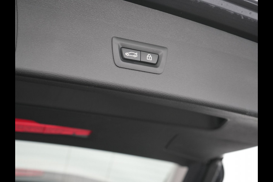 BMW X1 xDrive25e Sportline PHEV 221pk Dealer O.H. | Camera | Sportstoelen Verwarmd | Sfeerverlichting | Keyless | Navigatie | Cruise Control | DAB | Plug In Hybrid |