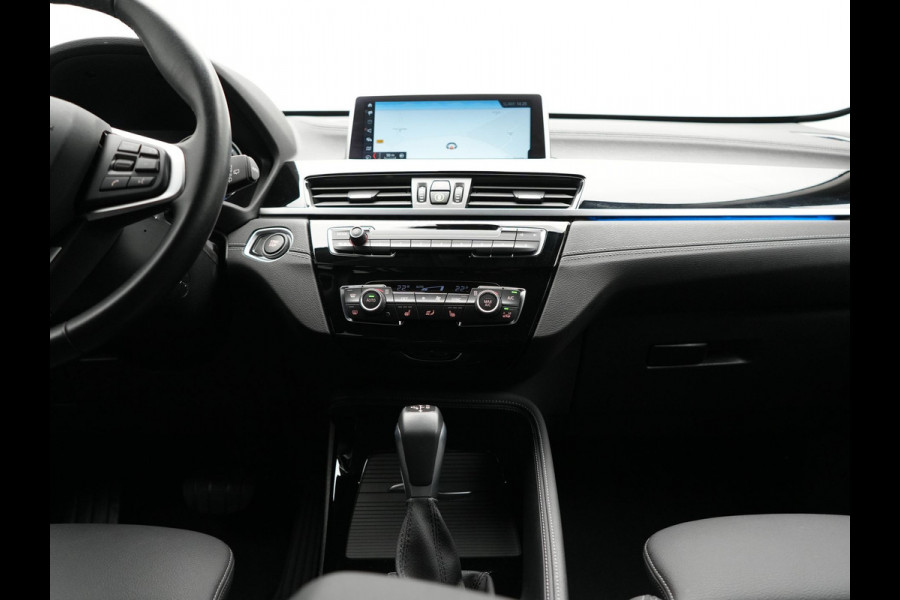 BMW X1 xDrive25e Sportline PHEV 221pk Dealer O.H. | Camera | Sportstoelen Verwarmd | Sfeerverlichting | Keyless | Navigatie | Cruise Control | DAB | Plug In Hybrid |