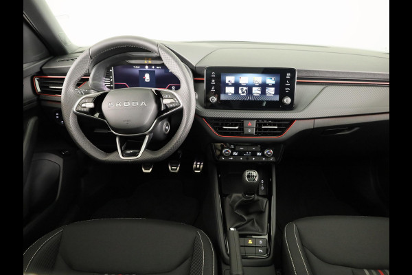 Škoda Kamiq Monte Carlo 1.0 TSI 115 pk 6 versn. Hand | Wegklapbare trekhaak | Winter Pakket | 18 inch lichtmetalen velgen