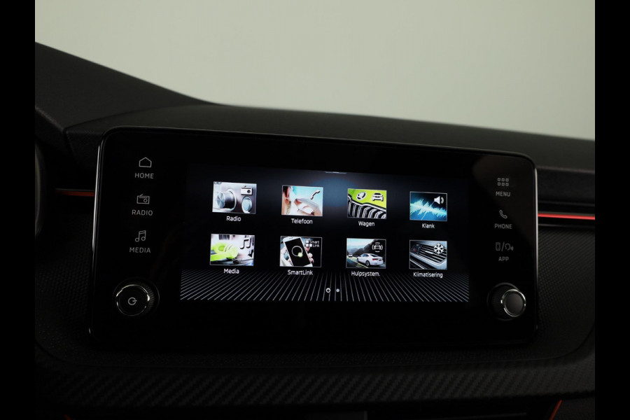 Škoda Kamiq Monte Carlo 1.0 TSI 115 pk 6 versn. Hand | Wegklapbare trekhaak | Winter Pakket | 18 inch lichtmetalen velgen