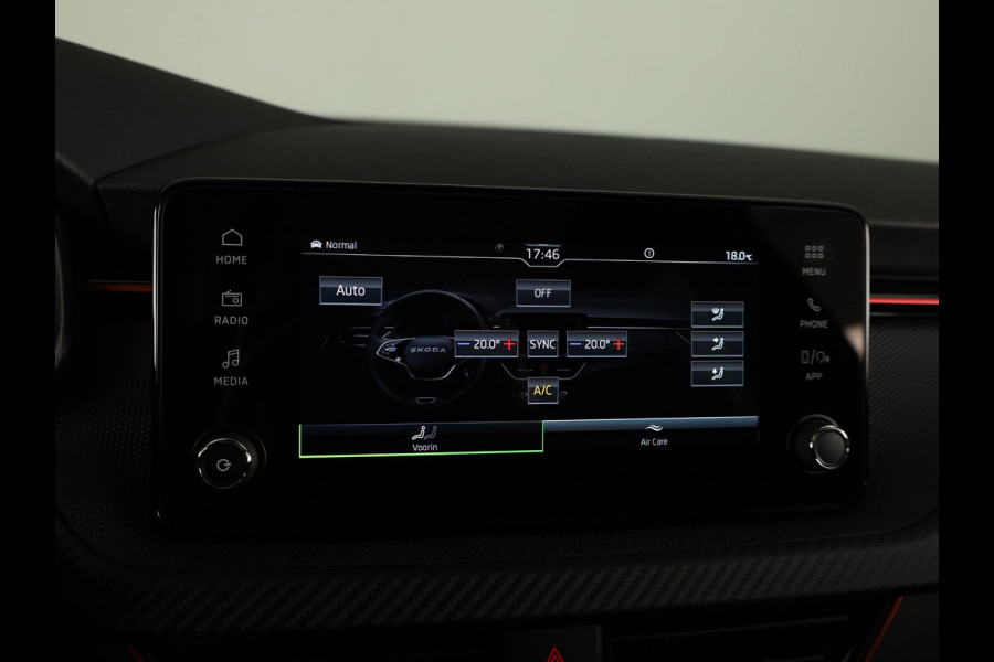 Škoda Kamiq Monte Carlo 1.0 TSI 115 pk 6 versn. Hand | Wegklapbare trekhaak | Winter Pakket | 18 inch lichtmetalen velgen