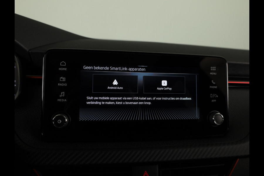 Škoda Kamiq Monte Carlo 1.0 TSI 115 pk 6 versn. Hand | Wegklapbare trekhaak | Winter Pakket | 18 inch lichtmetalen velgen