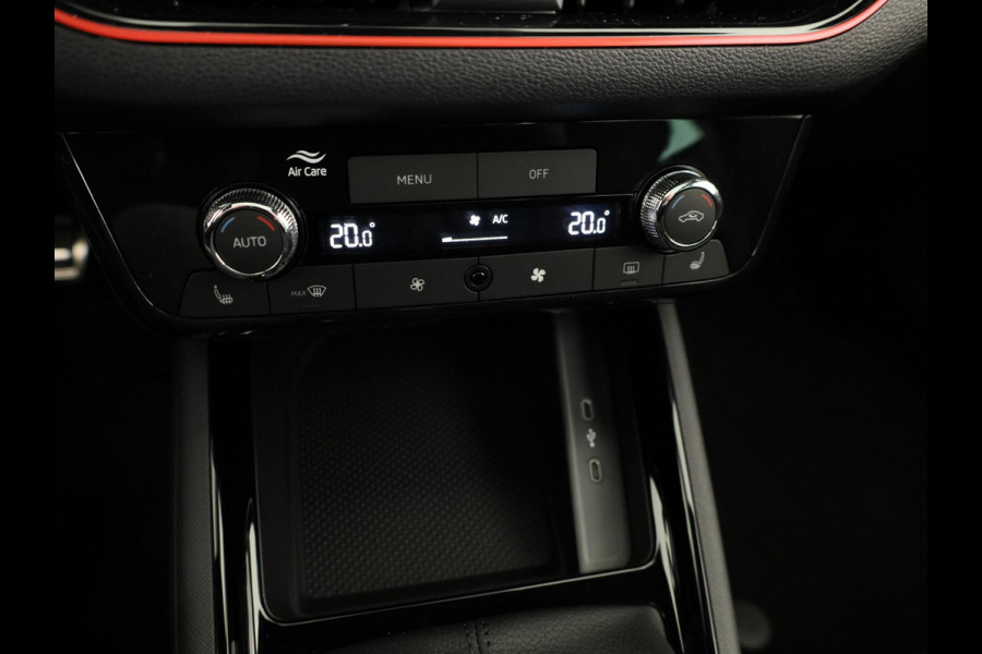 Škoda Kamiq Monte Carlo 1.0 TSI 115 pk 6 versn. Hand | Wegklapbare trekhaak | Winter Pakket | 18 inch lichtmetalen velgen