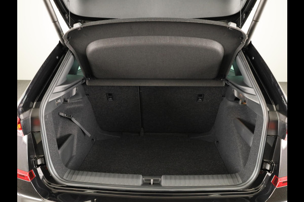 Škoda Kamiq Monte Carlo 1.0 TSI 115 pk 6 versn. Hand | Wegklapbare trekhaak | Winter Pakket | 18 inch lichtmetalen velgen