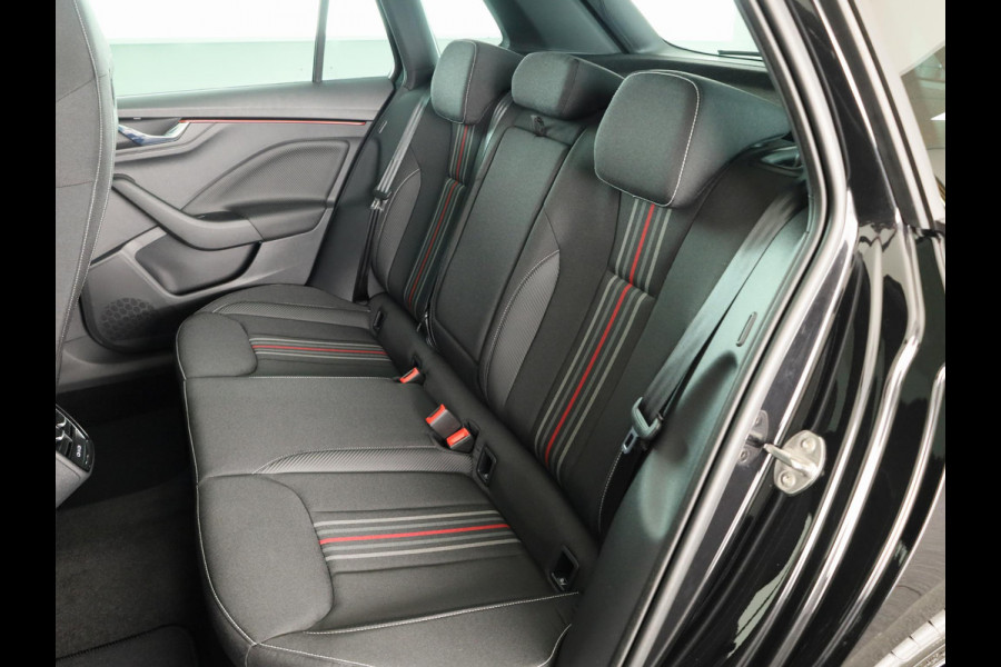 Škoda Kamiq Monte Carlo 1.0 TSI 115 pk 6 versn. Hand | Wegklapbare trekhaak | Winter Pakket | 18 inch lichtmetalen velgen