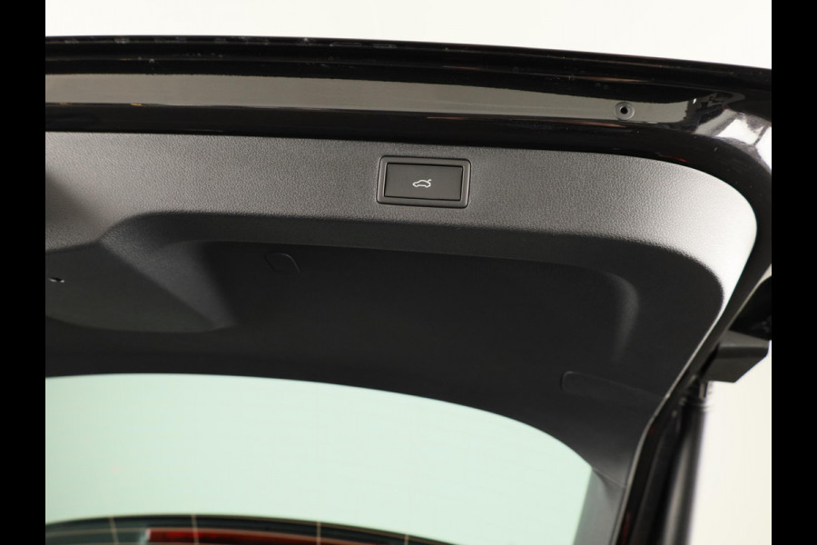 Škoda Kamiq Monte Carlo 1.0 TSI 115 pk 6 versn. Hand | Wegklapbare trekhaak | Winter Pakket | 18 inch lichtmetalen velgen