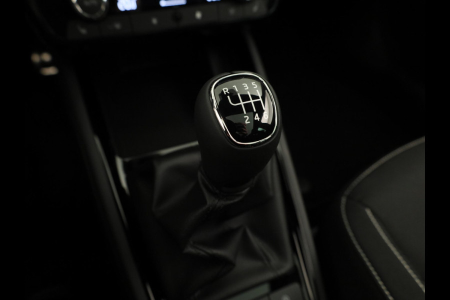 Škoda Kamiq Monte Carlo 1.0 TSI 115 pk 6 versn. Hand | Wegklapbare trekhaak | Winter Pakket | 18 inch lichtmetalen velgen