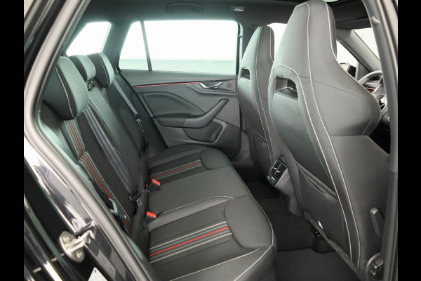 Škoda Kamiq Monte Carlo 1.0 TSI 115 pk 6 versn. Hand | Wegklapbare trekhaak | Winter Pakket | 18 inch lichtmetalen velgen