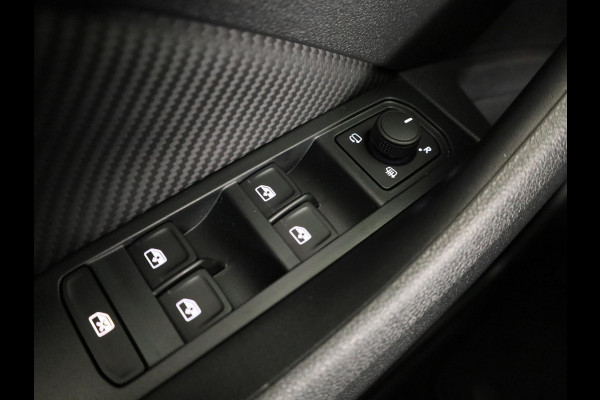 Škoda Kamiq Monte Carlo 1.0 TSI 115 pk 6 versn. Hand | Wegklapbare trekhaak | Winter Pakket | 18 inch lichtmetalen velgen