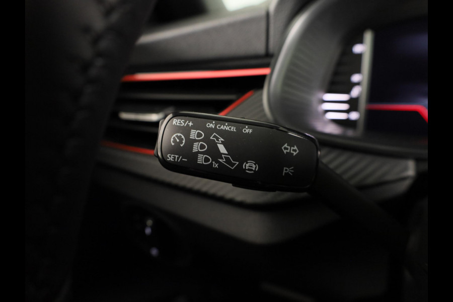 Škoda Kamiq Monte Carlo 1.0 TSI 115 pk 6 versn. Hand | Wegklapbare trekhaak | Winter Pakket | 18 inch lichtmetalen velgen