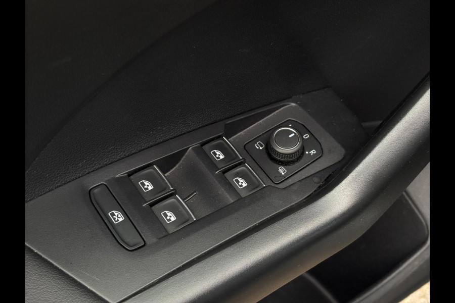 Volkswagen T-Cross 1.0 TSI Life | Navi, Carplay/Android, PDC, Cruise, Stoelverw., Climate, Afn. Trekhaak |