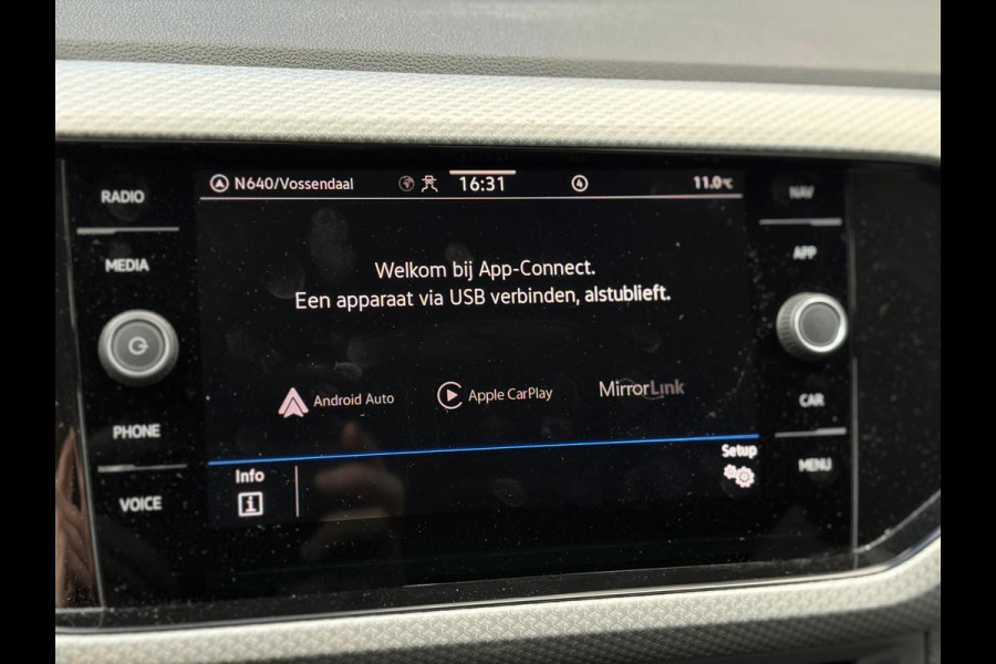 Volkswagen T-Cross 1.0 TSI Life | Navi, Carplay/Android, PDC, Cruise, Stoelverw., Climate, Afn. Trekhaak |