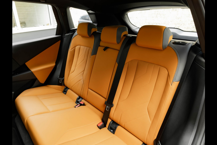 BMW X3 30e xDrive M-Sport - Individual Leder - Trekhaak - Stuurwiel Verwarmd