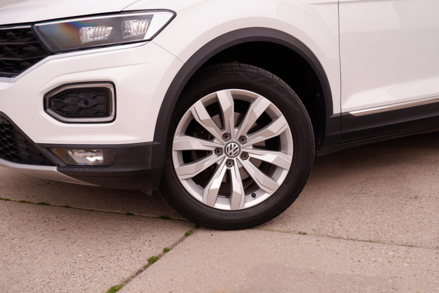 Volkswagen T-Roc 1.5 TSI Sport | Pano | Trekhaak | LED | Carplay | Camera | Virtual Cockpit | PDC