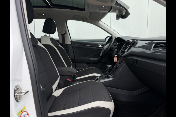 Volkswagen T-Roc 1.5 TSI Sport | Pano | Trekhaak | LED | Carplay | Camera | Virtual Cockpit | PDC