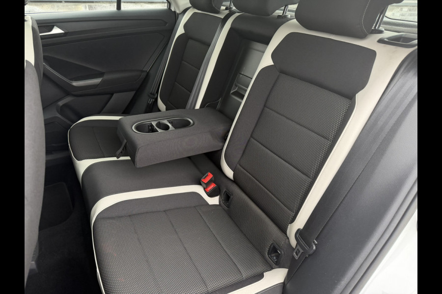 Volkswagen T-Roc 1.5 TSI Sport | Pano | Trekhaak | LED | Carplay | Camera | Virtual Cockpit | PDC