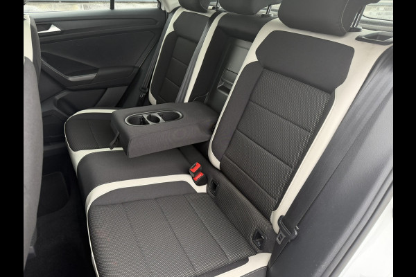 Volkswagen T-Roc 1.5 TSI Sport | Pano | Trekhaak | LED | Carplay | Camera | Virtual Cockpit | PDC