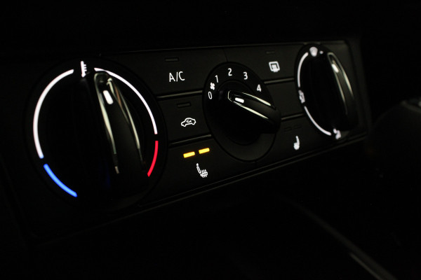 Škoda Kamiq 1.0 TSI Ambition > Automaat/Camera/Graphite Grey/Stoelverwarming...