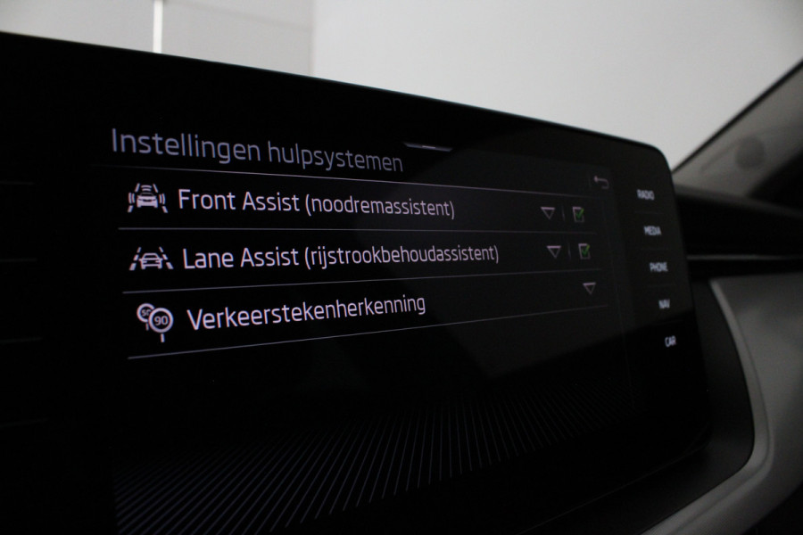 Škoda Kamiq 1.0 TSI Ambition > Automaat/Camera/Graphite Grey/Stoelverwarming...