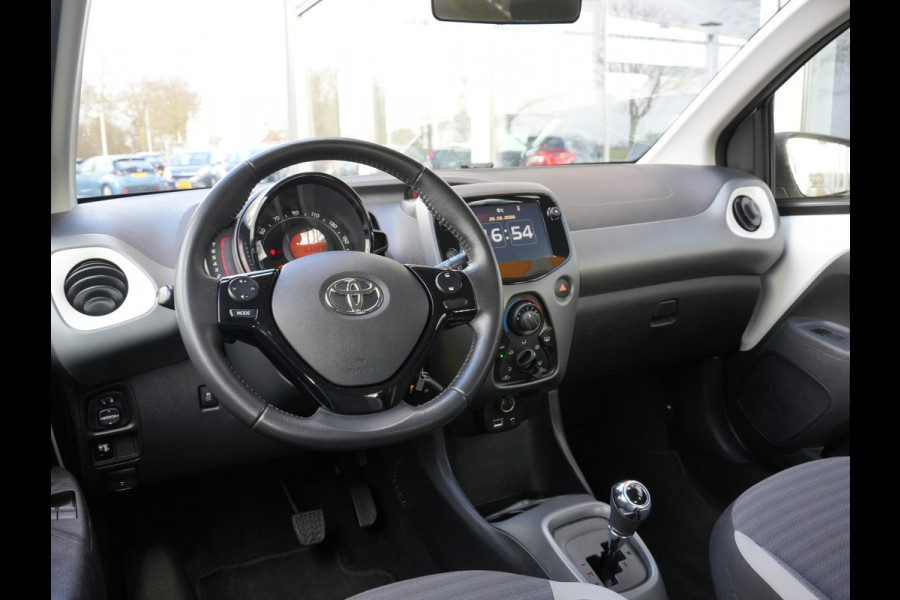 Toyota Aygo 1.0 VVT-i x-play Automaat | CarPlay | Achteruitrijcamera | Airco