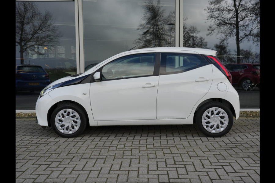 Toyota Aygo 1.0 VVT-i x-play Automaat | CarPlay | Achteruitrijcamera | Airco