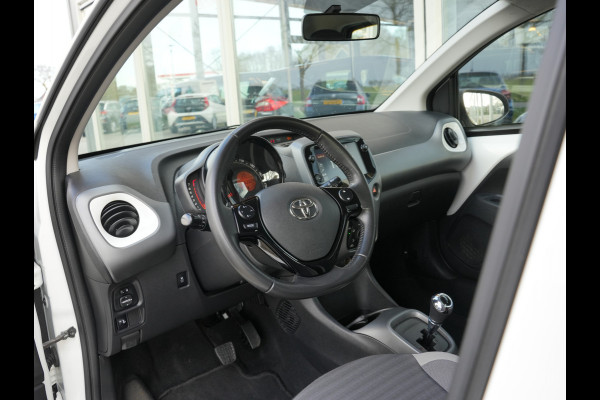 Toyota Aygo 1.0 VVT-i x-play Automaat | CarPlay | Achteruitrijcamera | Airco