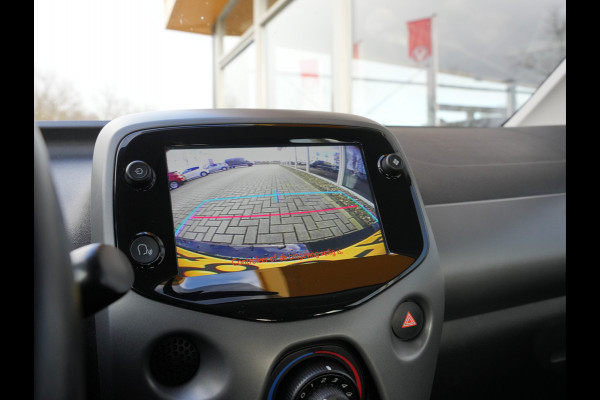 Toyota Aygo 1.0 VVT-i x-play Automaat | CarPlay | Achteruitrijcamera | Airco