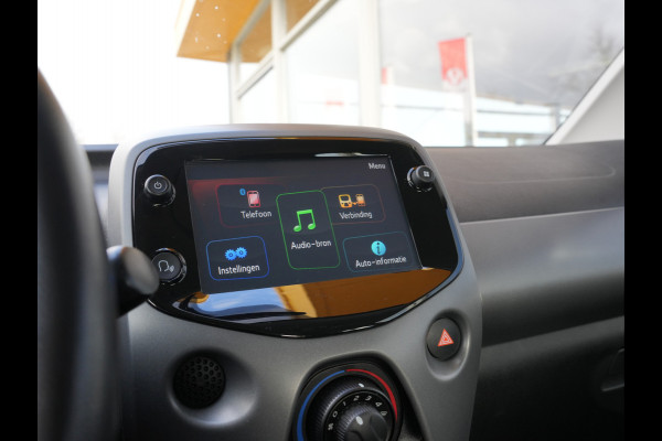 Toyota Aygo 1.0 VVT-i x-play Automaat | CarPlay | Achteruitrijcamera | Airco