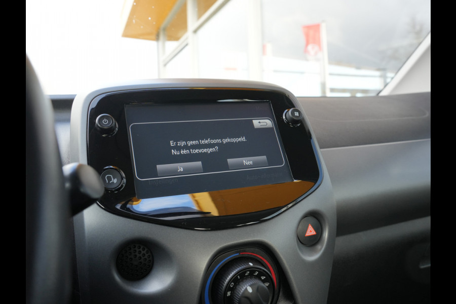 Toyota Aygo 1.0 VVT-i x-play Automaat | CarPlay | Achteruitrijcamera | Airco