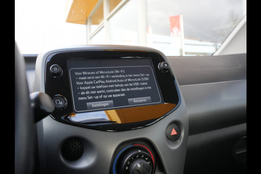 Toyota Aygo 1.0 VVT-i x-play Automaat | CarPlay | Achteruitrijcamera | Airco