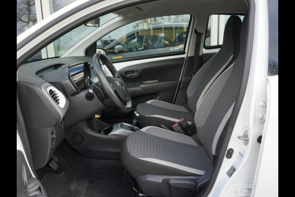 Toyota Aygo 1.0 VVT-i x-play Automaat | CarPlay | Achteruitrijcamera | Airco