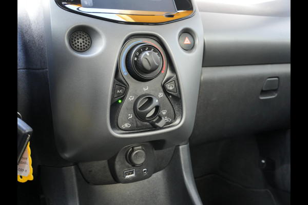 Toyota Aygo 1.0 VVT-i x-play Automaat | CarPlay | Achteruitrijcamera | Airco