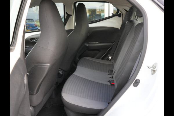 Toyota Aygo 1.0 VVT-i x-play Automaat | CarPlay | Achteruitrijcamera | Airco