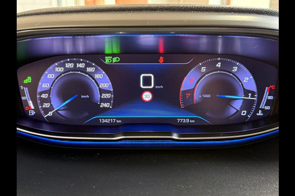 Peugeot 3008 !!! Paas Actie € 12.499,- !!! 1.2 PureTech Blue Lease Premium Navi, Camera