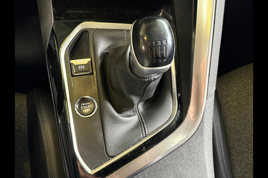 Peugeot 3008 !!! Paas Actie € 12.499,- !!! 1.2 PureTech Blue Lease Premium Navi, Camera