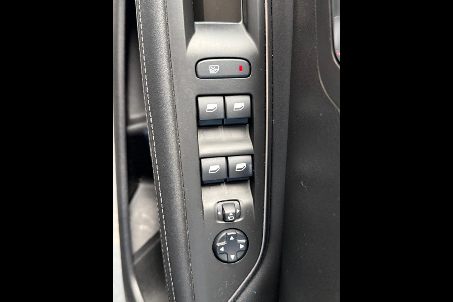 Peugeot 3008 !!! Paas Actie € 12.499,- !!! 1.2 PureTech Blue Lease Premium Navi, Camera