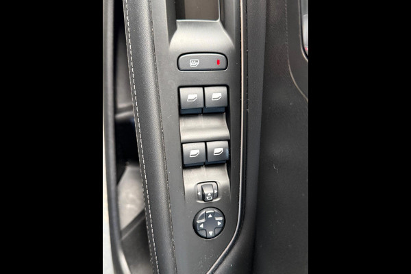 Peugeot 3008 !!! Paas Actie € 12.499,- !!! 1.2 PureTech Blue Lease Premium Navi, Camera