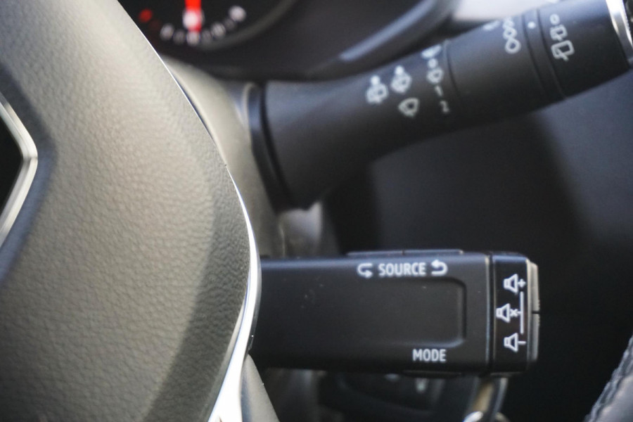 Renault Captur 1.0 TCe 90 Camera+PDC/Metallic lak/Navigatie/ Michelinbanden, bijna nieuw!