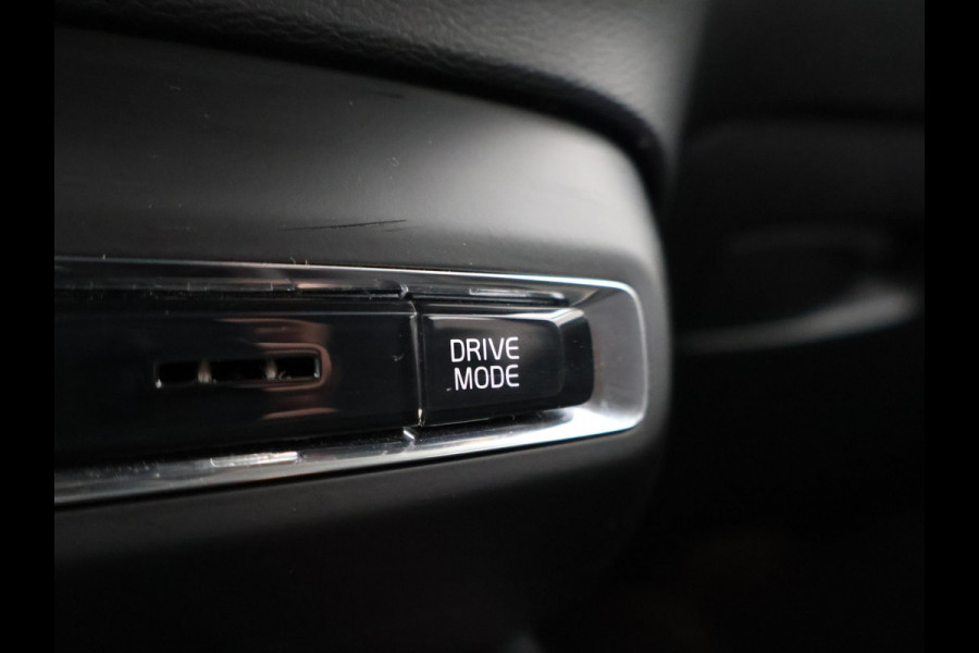 Volvo XC40 1.5 T5 RECHARGE 262 PK PLUG-IN INSCRIPTION + WEGKL. TREKHAAK | ADAPTIVE CRUISE | 19 INCH | CAMERA