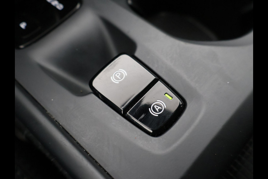 Volvo XC40 1.5 T5 RECHARGE 262 PK PLUG-IN INSCRIPTION + WEGKL. TREKHAAK | ADAPTIVE CRUISE | 19 INCH | CAMERA