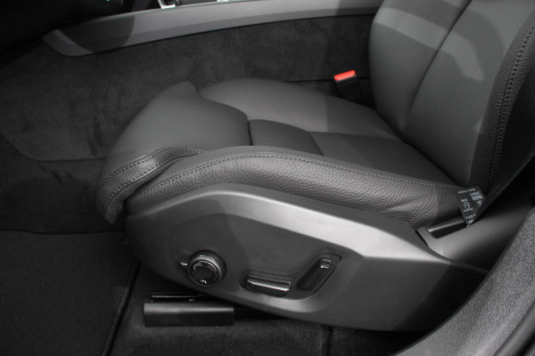 Volvo XC60 2.0 T6 398pk Plug-in hybrid AWD Plus Dark | Leder | Navigatie Google | Harman Kardon | Panorama dak | Lichtmetalen Velgen 19" | Dab | Stoelverwarming | Camera | Led