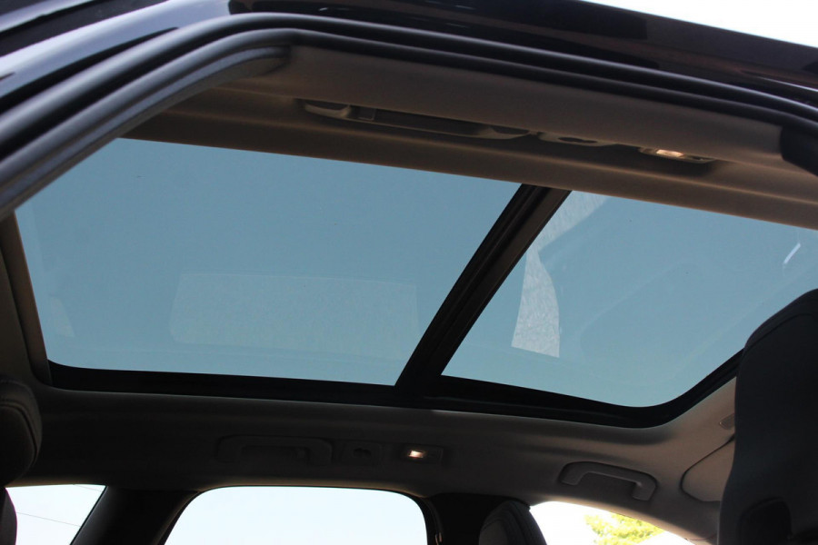 Volvo XC60 2.0 T6 398pk Plug-in hybrid AWD Plus Dark | Leder | Navigatie Google | Harman Kardon | Panorama dak | Lichtmetalen Velgen 19" | Dab | Stoelverwarming | Camera | Led