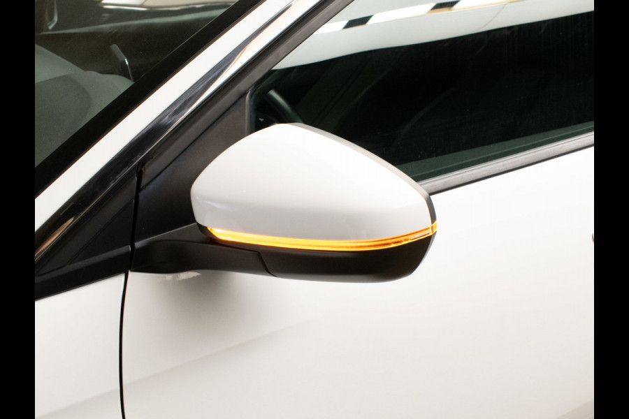 Peugeot 3008 1.2 PureTech Allure Sport (APPLE CARPLAY,NAVI,CAMERA,360 VIEW,ADAPTIVE CRUISE,CLIMATE,GETINT,SPORTSTOELEN,LM VELGEN)