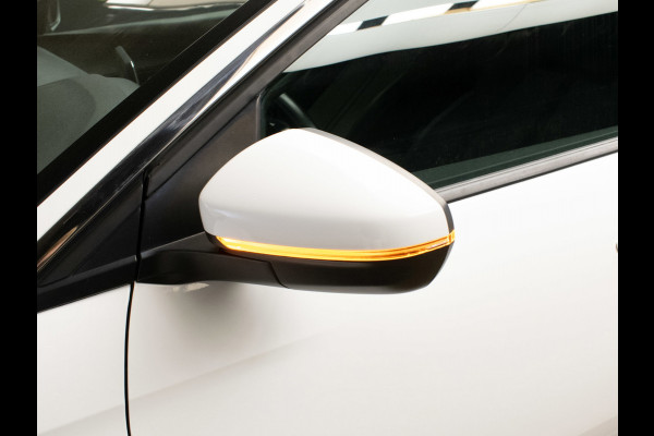 Peugeot 3008 1.2 PureTech Allure Sport (APPLE CARPLAY,NAVI,CAMERA,360 VIEW,ADAPTIVE CRUISE,CLIMATE,GETINT,SPORTSTOELEN,LM VELGEN)