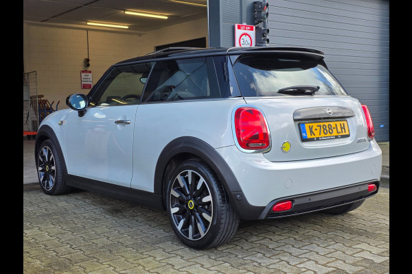 MINI Mini Electric Yours 33 kWh / NAP / 1 EIGENAAR / DEALER ONDERH. / STOELVERW. / CAMERA / KEYLESS / LEDER / PANO / DAB+ / HUD !