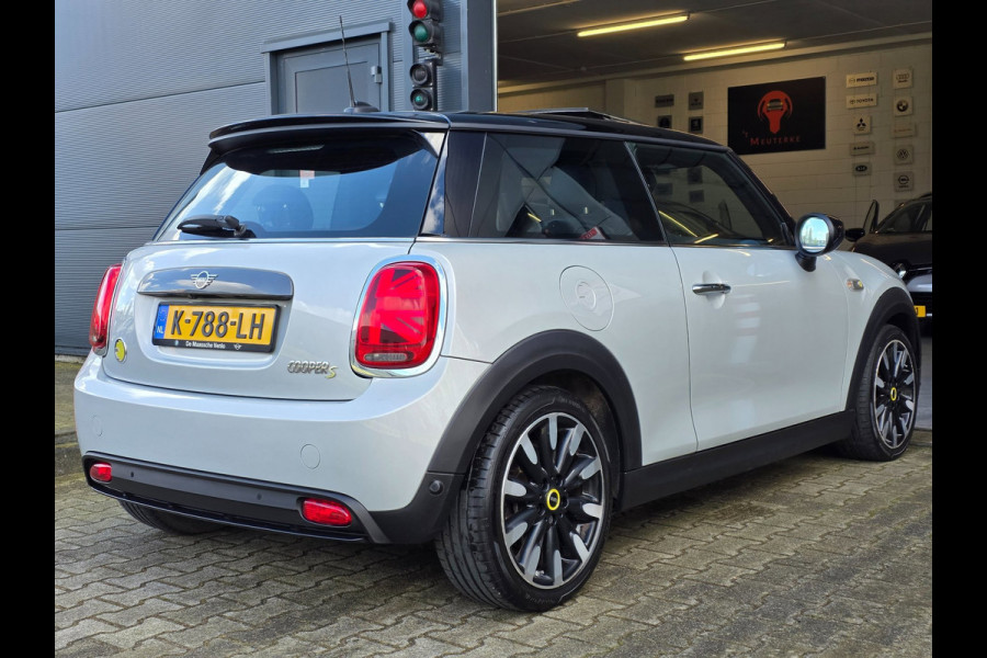 MINI Mini Electric Yours 33 kWh / NAP / 1 EIGENAAR / DEALER ONDERH. / STOELVERW. / CAMERA / KEYLESS / LEDER / PANO / DAB+ / HUD !