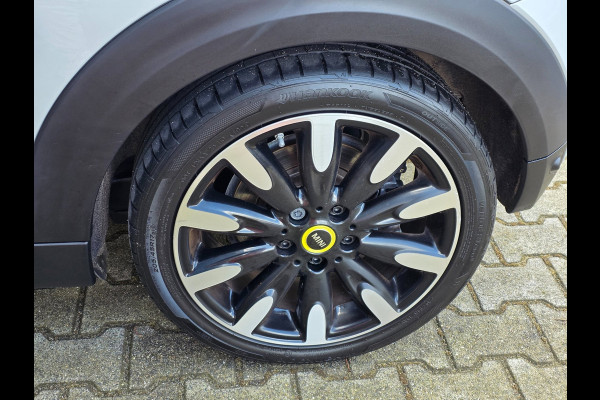 MINI Mini Electric Yours 33 kWh / NAP / 1 EIGENAAR / DEALER ONDERH. / STOELVERW. / CAMERA / KEYLESS / LEDER / PANO / DAB+ / HUD !