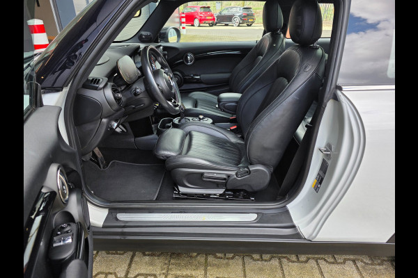 MINI Mini Electric Yours 33 kWh / NAP / 1 EIGENAAR / DEALER ONDERH. / STOELVERW. / CAMERA / KEYLESS / LEDER / PANO / DAB+ / HUD !