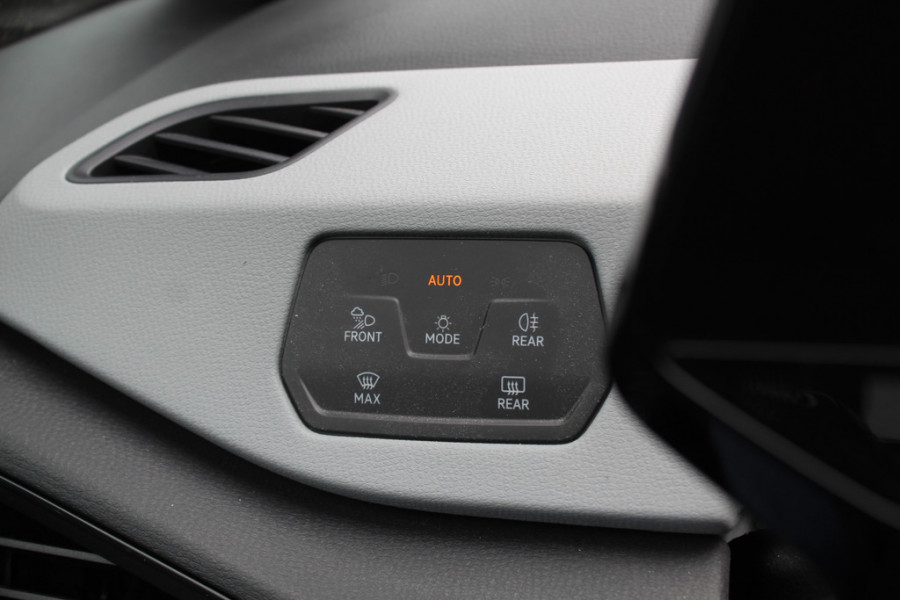 Volkswagen ID.3 First Max 58 kWh / Full option! / Panoramadak / Camera / Head-up / Keyless / 20'' / ACC / Dodehoek / Elektr. stoelen / Massage / Navigatie / Stuurverwarming