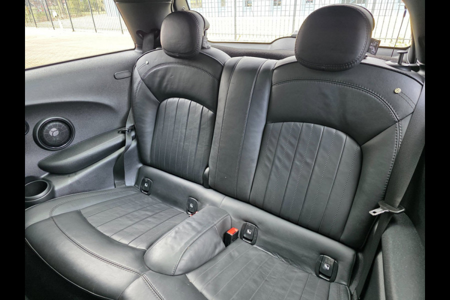 MINI Mini Electric Yours 33 kWh / NAP / 1 EIGENAAR / DEALER ONDERH. / STOELVERW. / CAMERA / KEYLESS / LEDER / PANO / DAB+ / HUD !